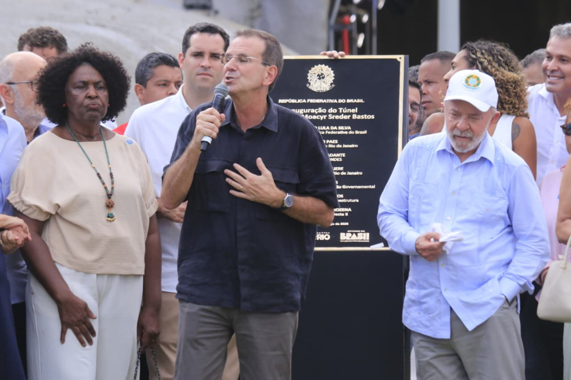 Lula participa da inauguração do túnel do anel viário de Campo Grande, ao lado do prefeito Eduardo Paes - Carlos Elias / Agência O Dia