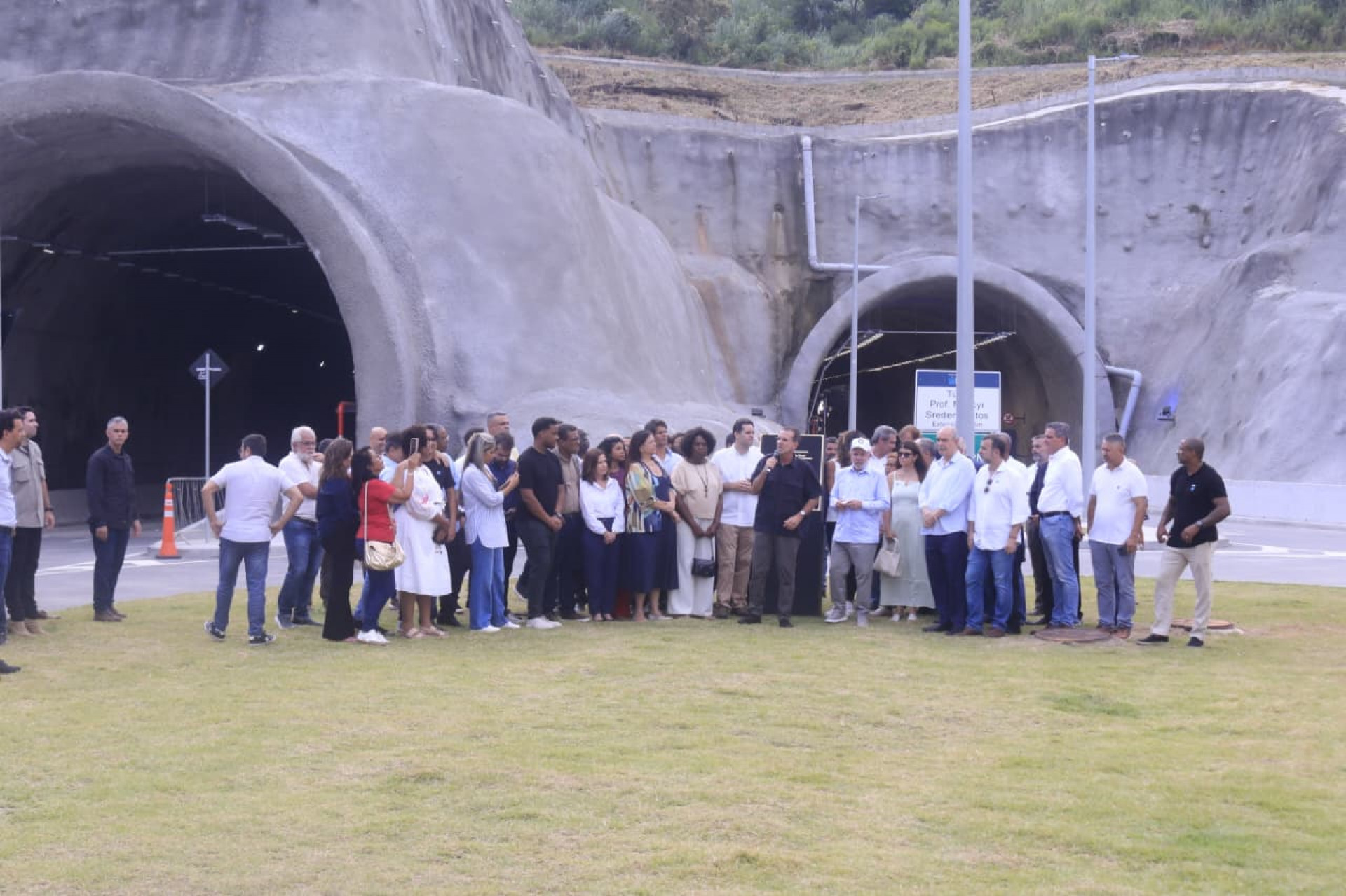 Lula participa da inauguração do túnel do anel viário de Campo Grande, ao lado do prefeito Eduardo Paes - Carlos Elias / Agência O Dia