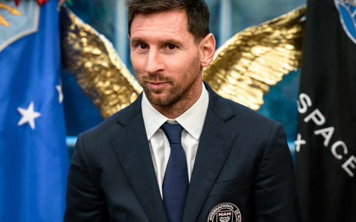 Dono do Inter Miami revela sal&aacute;rio milion&aacute;rio de Messi na MLS