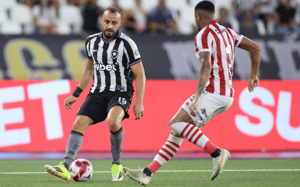 Botafogo tem até sexta para se acertar com Corinthians sobre Arthur Cabral