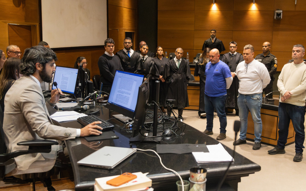 Eduardo (de azul), Cesar e Leandro foram condenados a 30 anos de pris&atilde;o