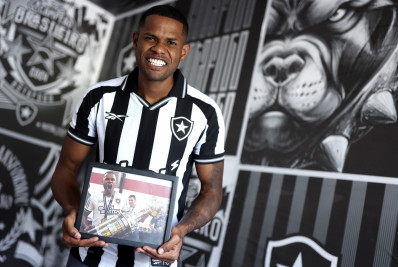 Júnior Santos detalha retorno e agradece carinho no Botafogo: 'Energia surreal'