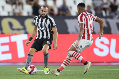 Botafogo tem até sexta para se acertar com Corinthians sobre Arthur Cabral