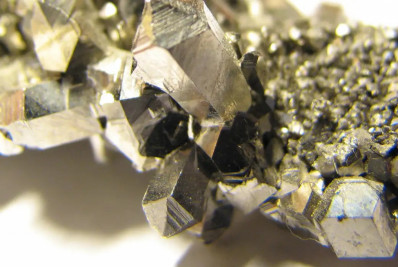 Brasil busca parceria com Europa para exploração de minerais críticos