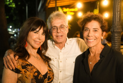 Edwin Luisi recebe famosos em jantar festivo após sucesso de espetáculo no Rio