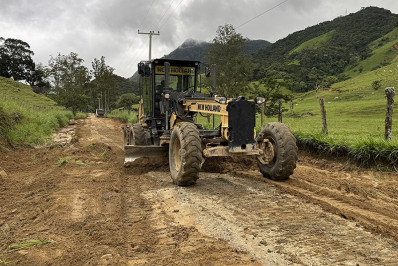 Estrada alternativa entre Frade e Sana garante passagem de veículos após danos em ponte