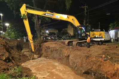 Força-tarefa entra em ação para escoar água acumulada após temporais em Rio das Ostras