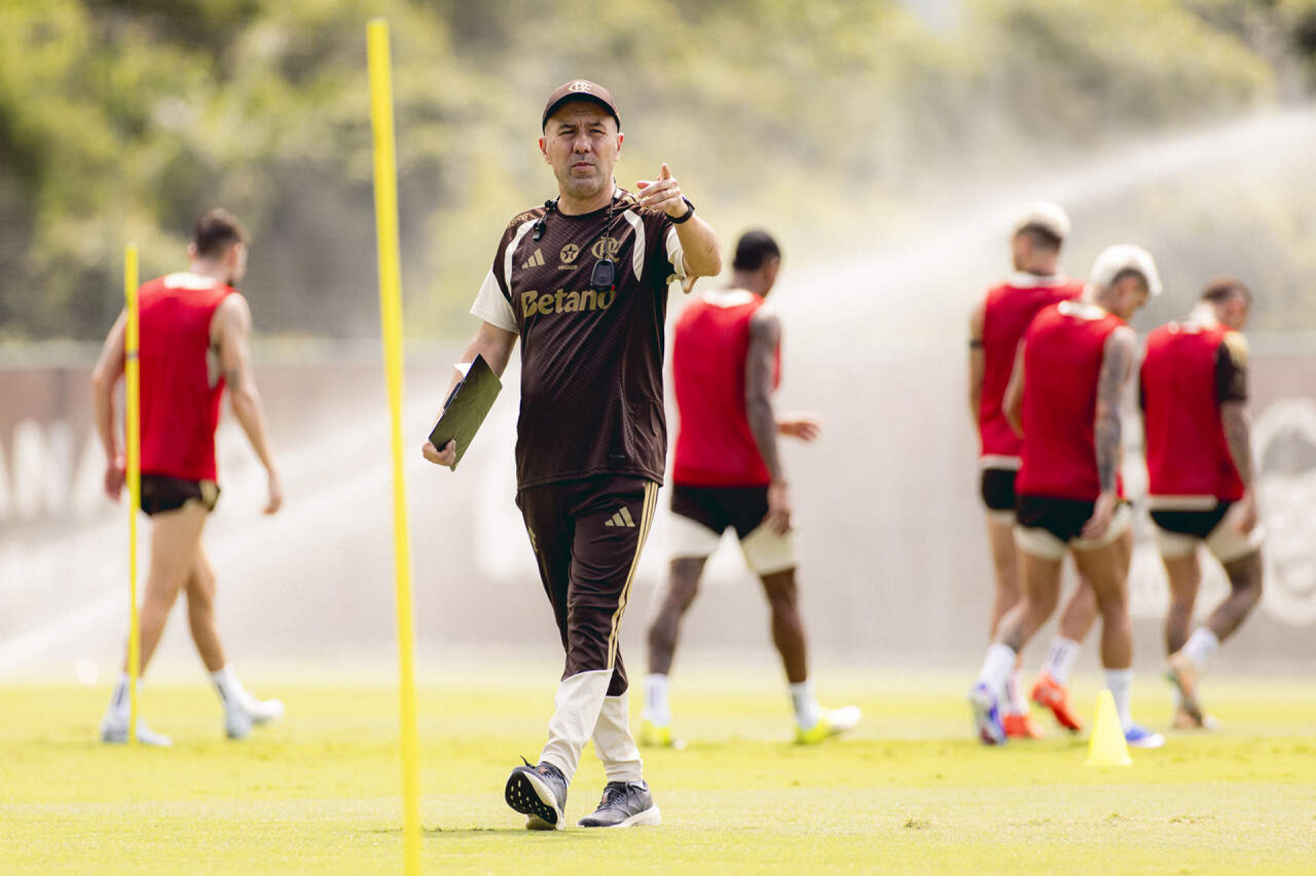 Leonardo Jardim muda rotina no Flamengo e retoma concentra&ccedil;&atilde;o antes dos jogos
