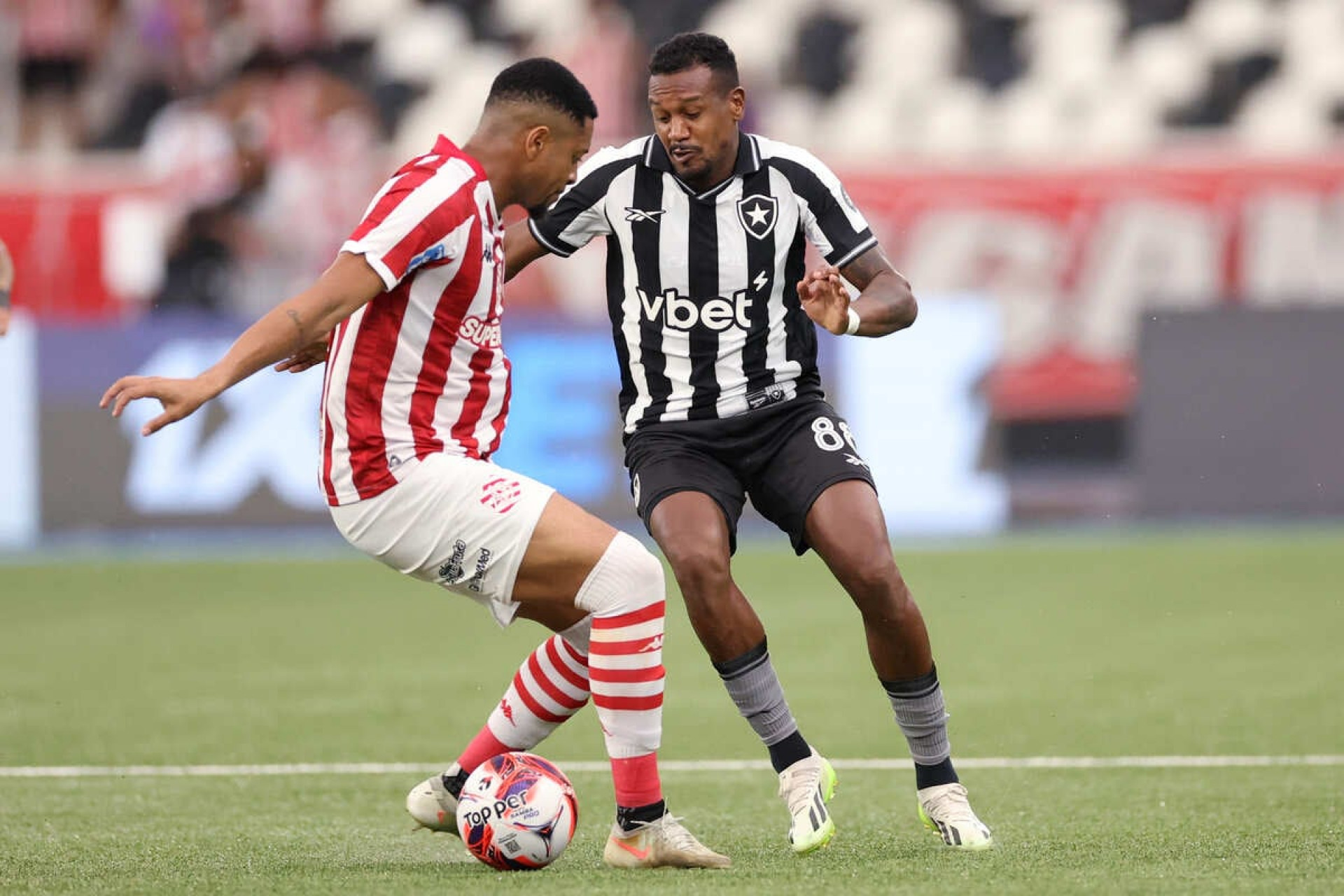 Botafogo cria vantagem, sofre susto, por&eacute;m confirma a conquista da Ta&ccedil;a Rio