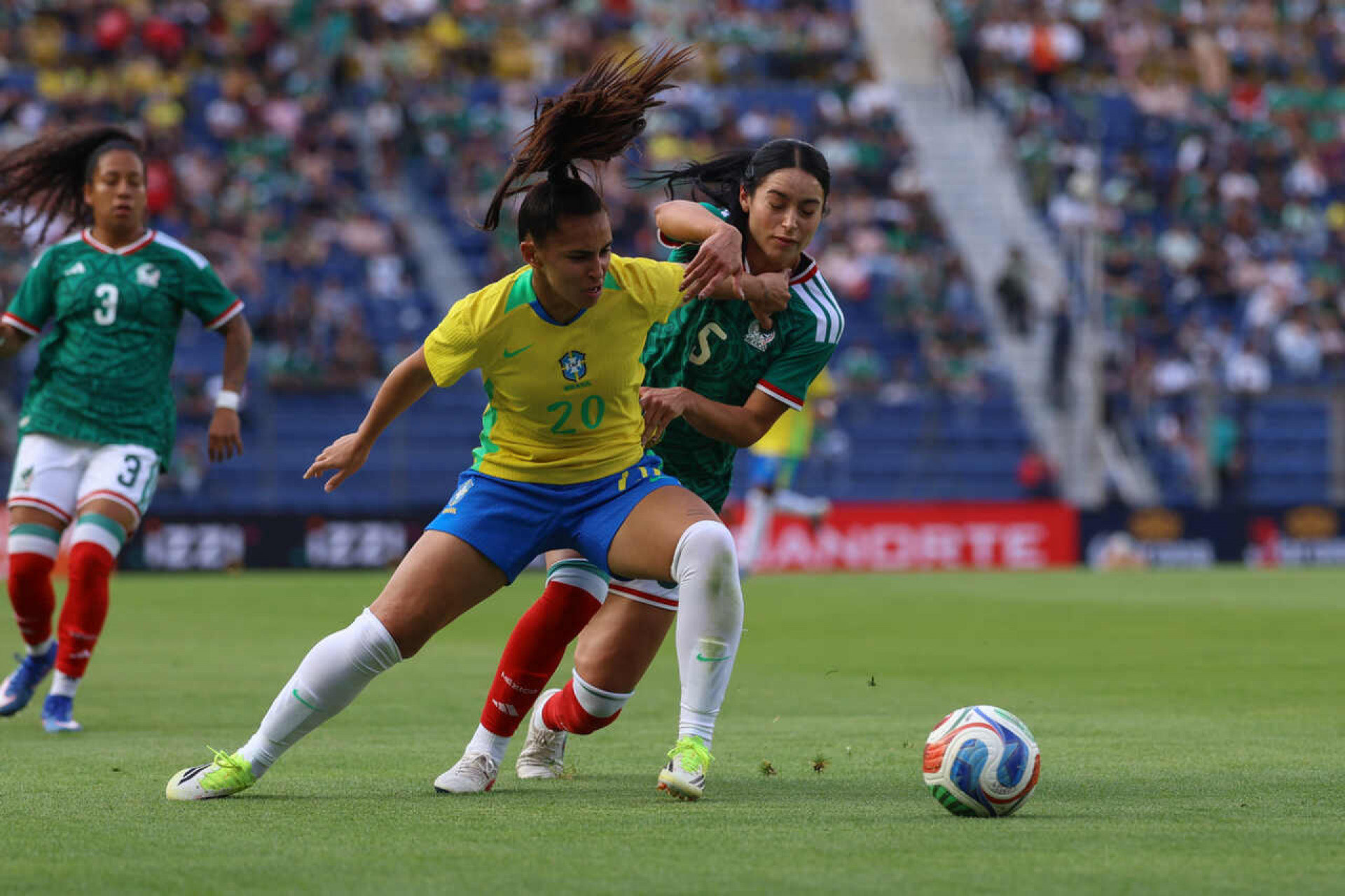 Brasil perde f&ocirc;lego, sofre castigo do M&eacute;xico e perde segundo amistoso seguido