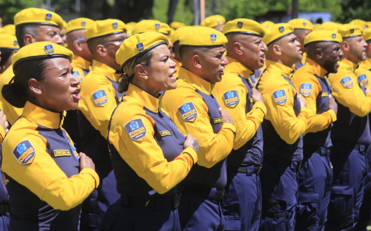 Cerca de 600 agentes da Força Municipal se formaram neste domingo (8)