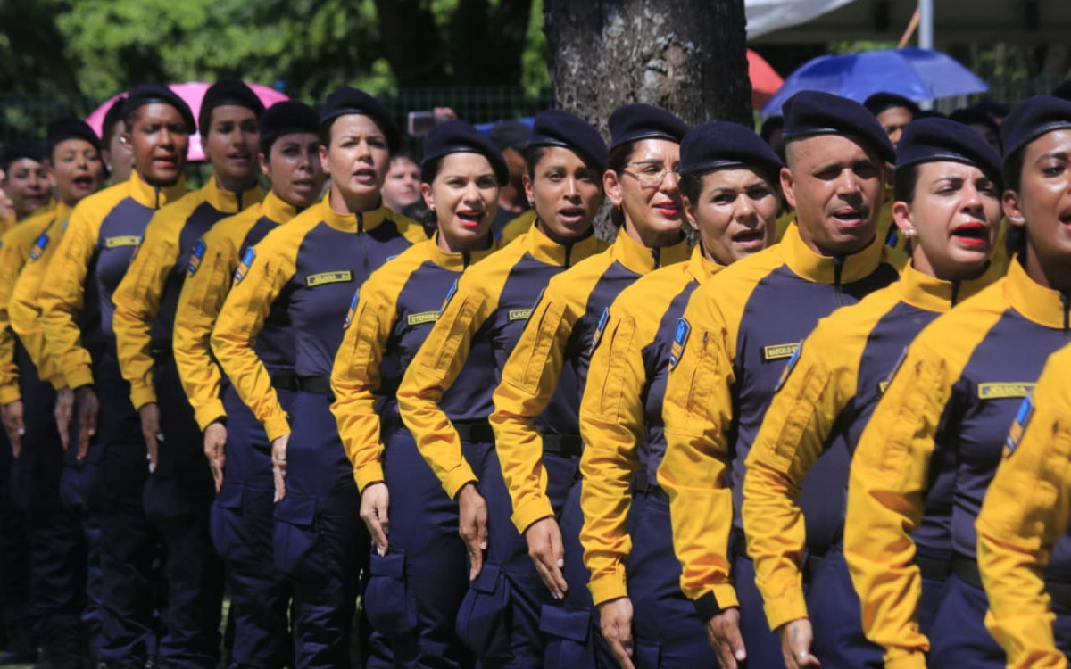 Cerca de 600 agentes da Força Municipal se formaram neste domingo (8)