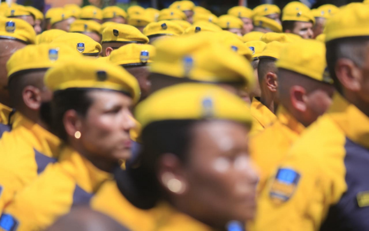 Cerca de 600 agentes da Força Municipal se formaram neste domingo (8)