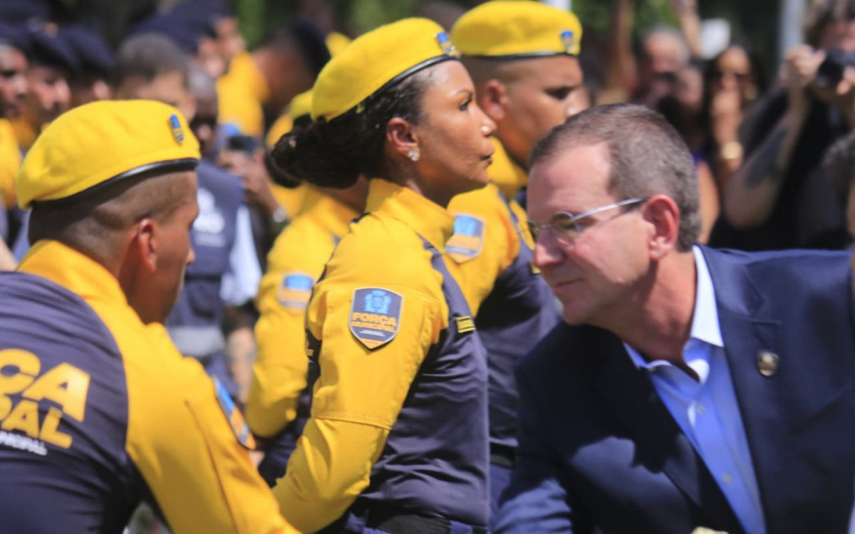 Prefeito Eduardo Paes participou da formação dos agentes da Força Municipal