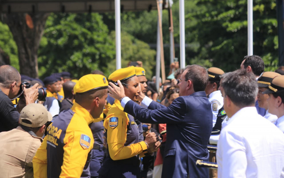 Prefeito Eduardo Paes participou da formação dos agentes da Força Municipal
