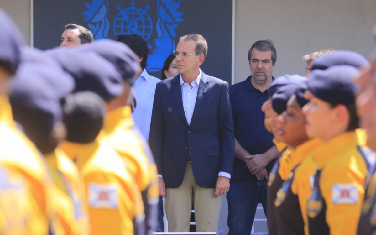 Prefeito Eduardo Paes participou da formação dos agentes da Força Municipal