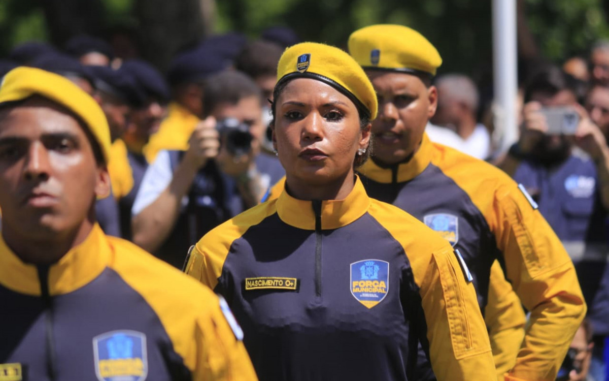Cerca de 600 agentes da Força Municipal se formaram neste domingo (8)