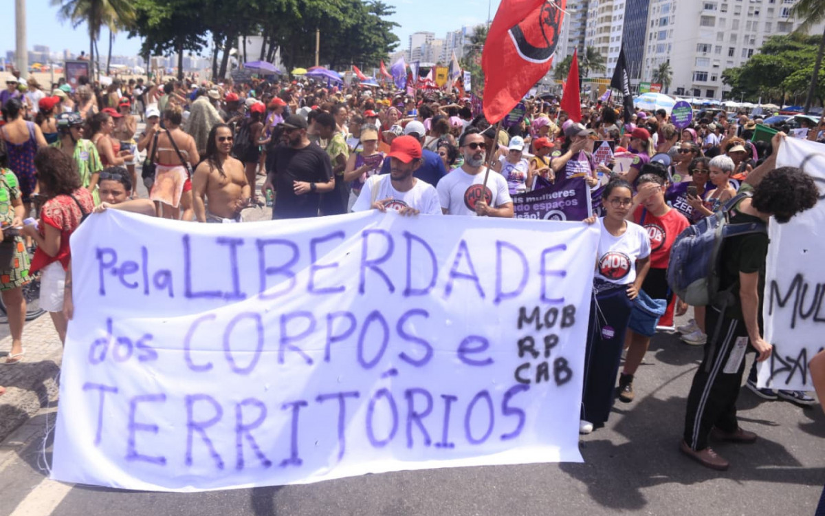 Mulheres protestam por mais segurança e fim do feminicídio