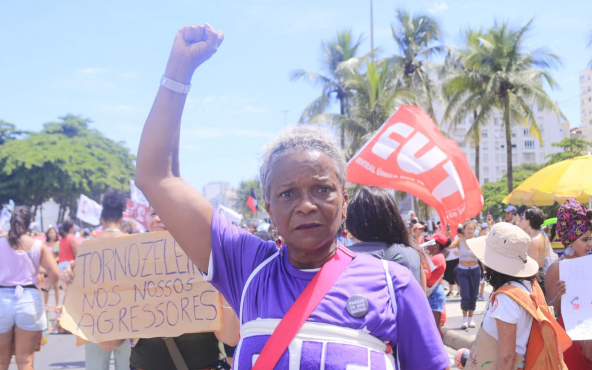 Mulheres protestam por mais segurança e fim do feminicídio