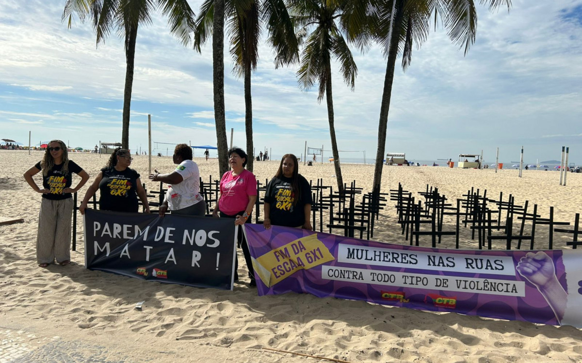 Adriana e representantes do CTB em prol do fim da violência contra mulher