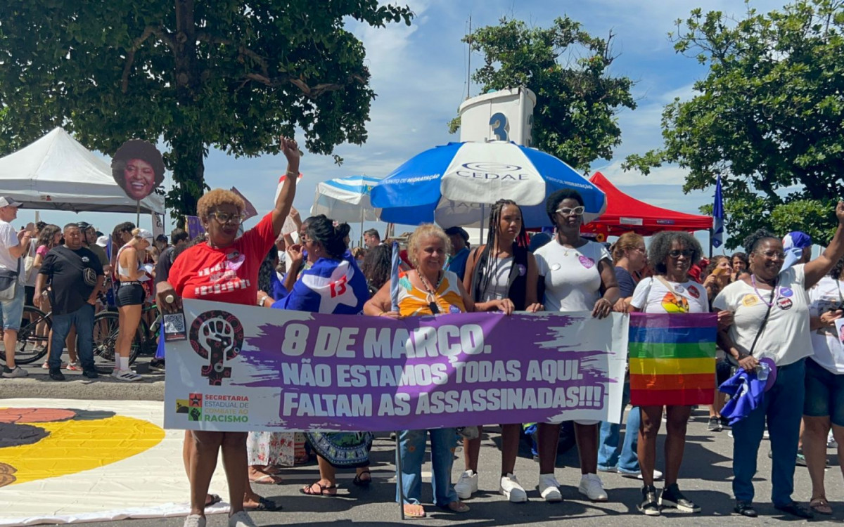 Ato em Copacabana em homenagem ao Dia Internacional da Mulher