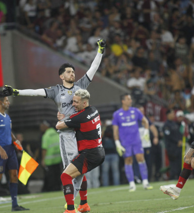 Léo Ortiz celebra título carioca e sonha com chance na Seleção