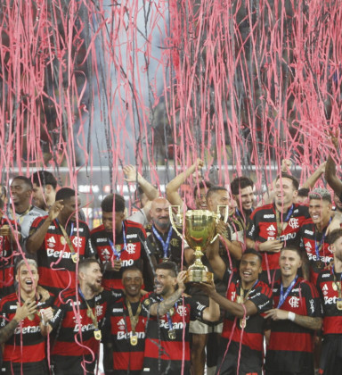 Nos pênaltis, Flamengo vence Fluminense e conquista 40º título do Carioca