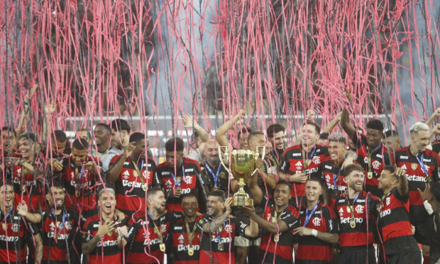 Nos pênaltis, Flamengo vence Fluminense e conquista 40º título do Carioca