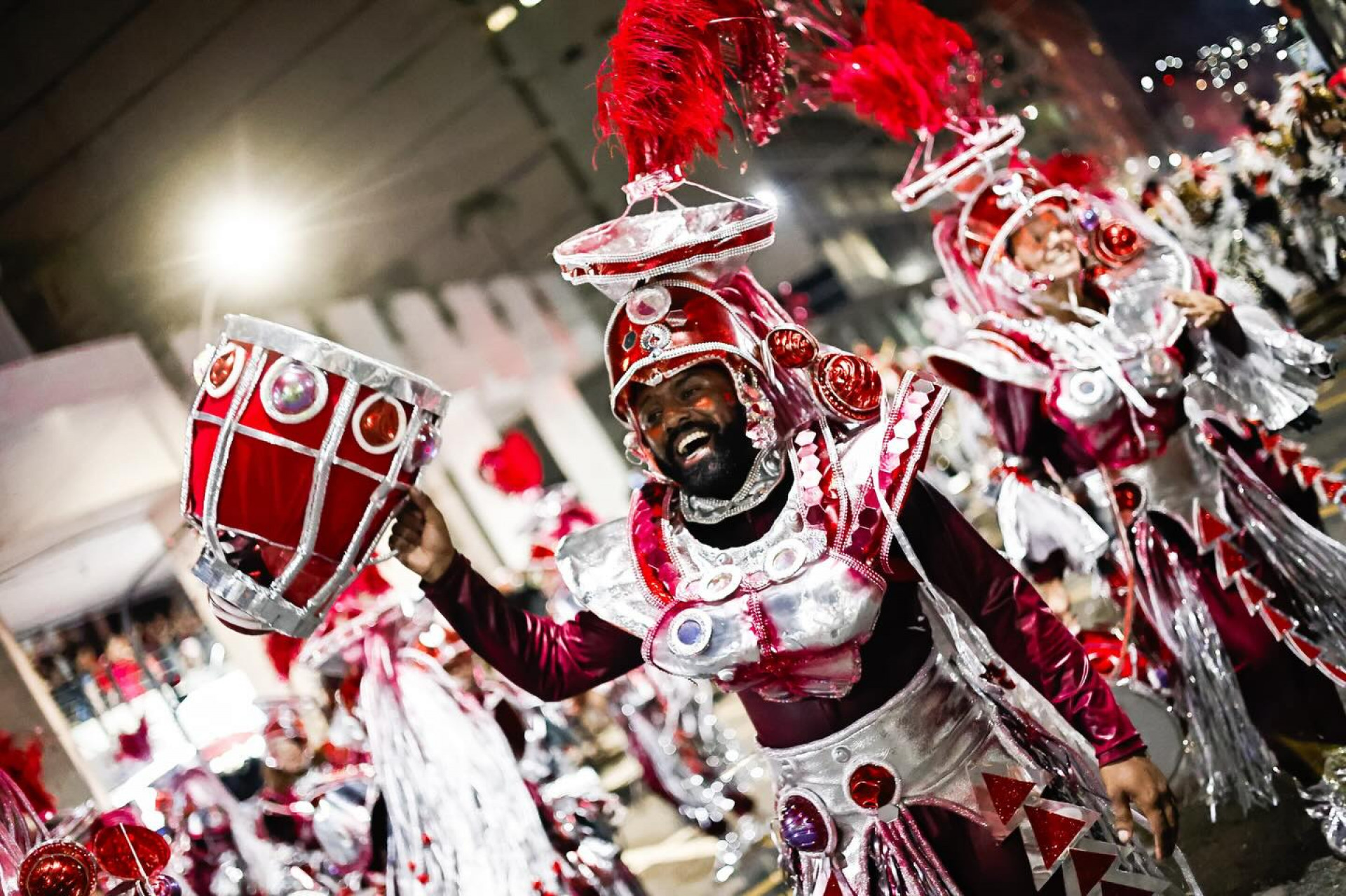 Viradouro realiza desfile da vit&oacute;ria em Niter&oacute;i - Tha&iacute;s Brum Fotografia / Reprodu&ccedil;&atilde;o do Facebook da Viradouro