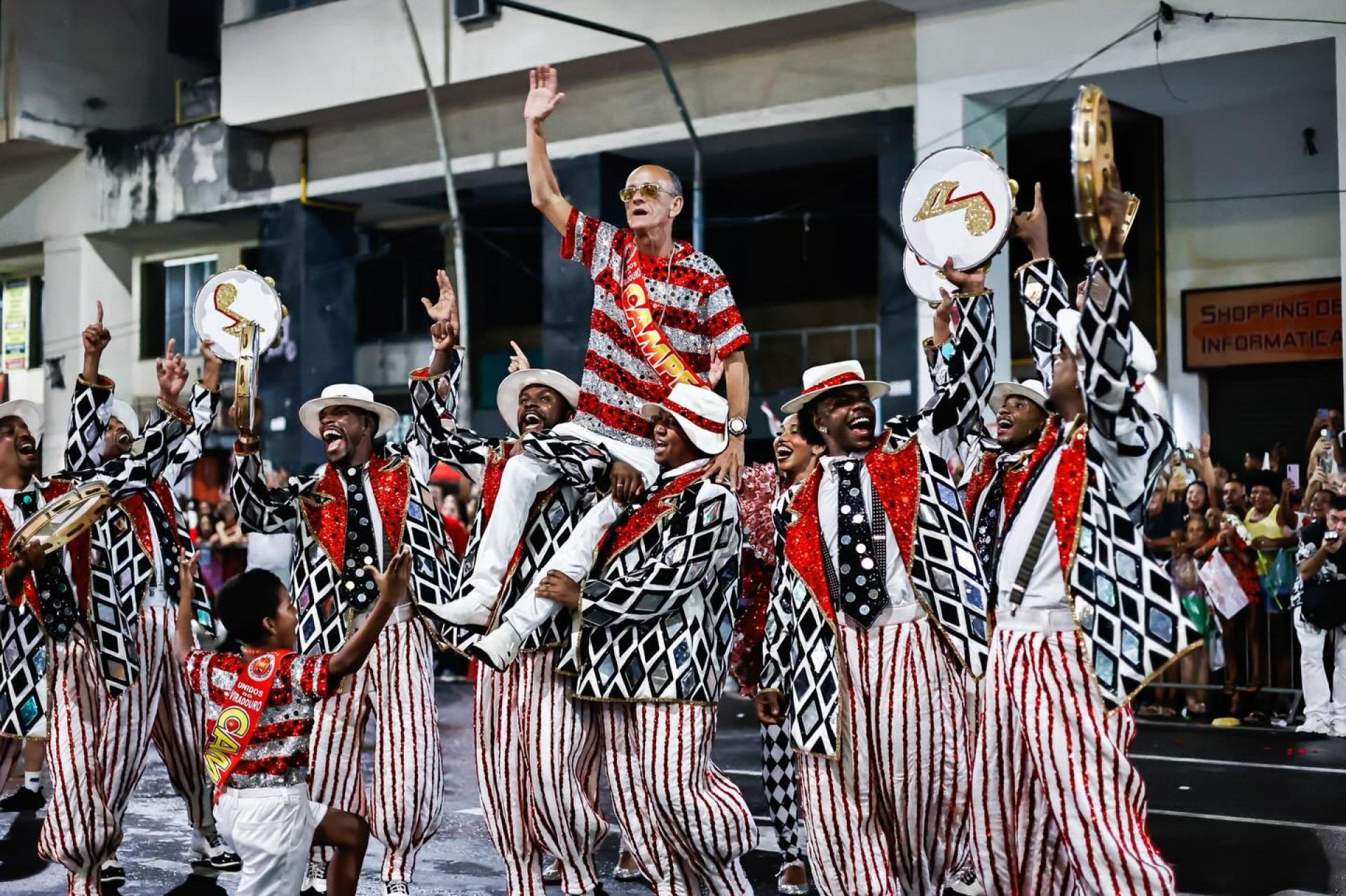 Mestre Ciça participa do desfile da vitória da Viradouro - Thaís Brum Fotografia / Reprodução do Facebook da Viradouro