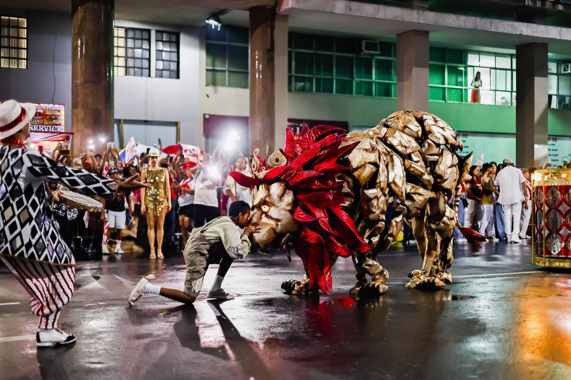 Viradouro realiza desfile da vit&oacute;ria em Niter&oacute;i - Tha&iacute;s Brum Fotografia / Reprodu&ccedil;&atilde;o do Facebook da Viradouro