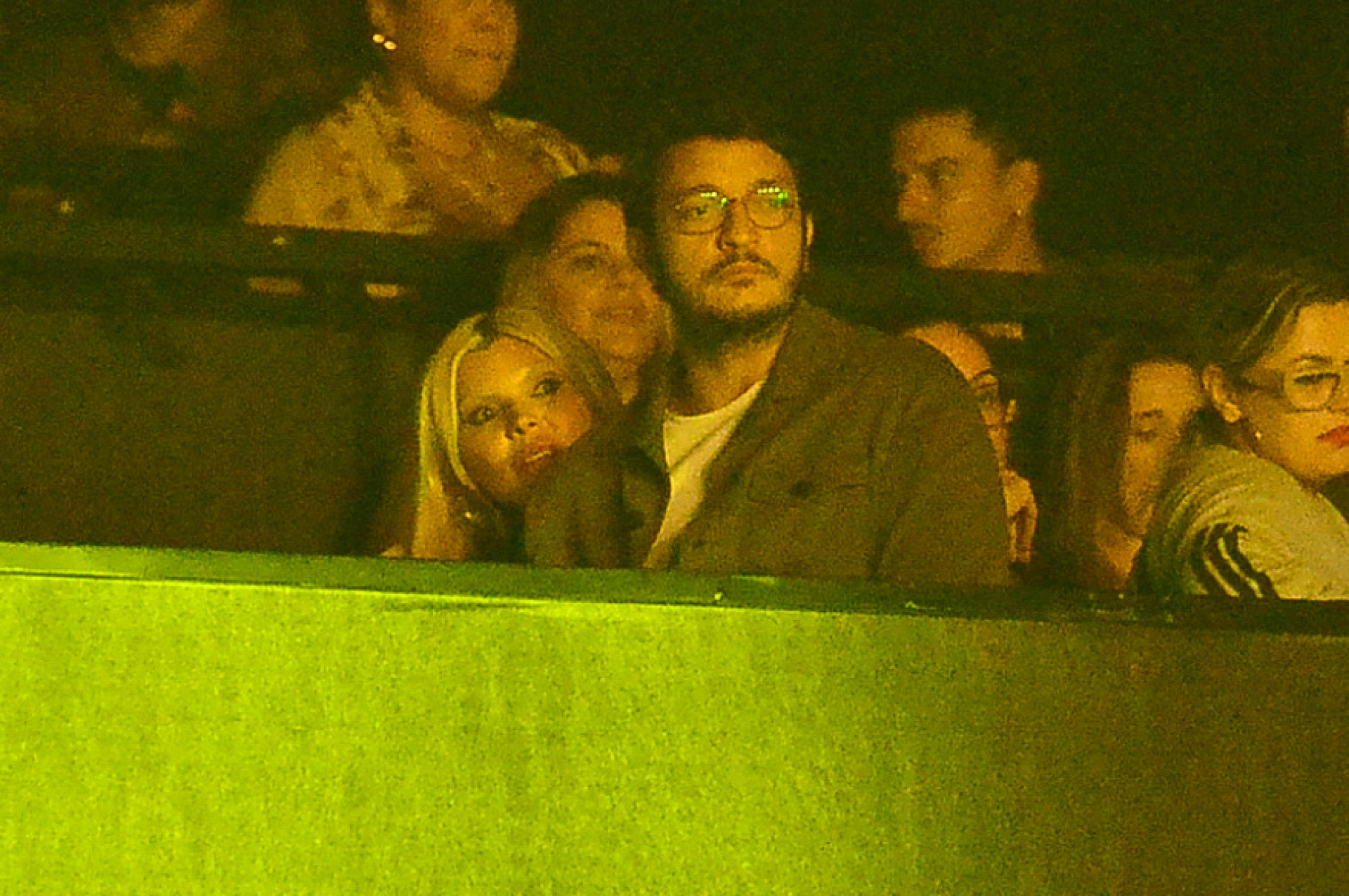 Duda Beat e Allan Souza Lima assistem ao show de Samuel Rosa juntinhos -  Eduardo Martins / Brazil News