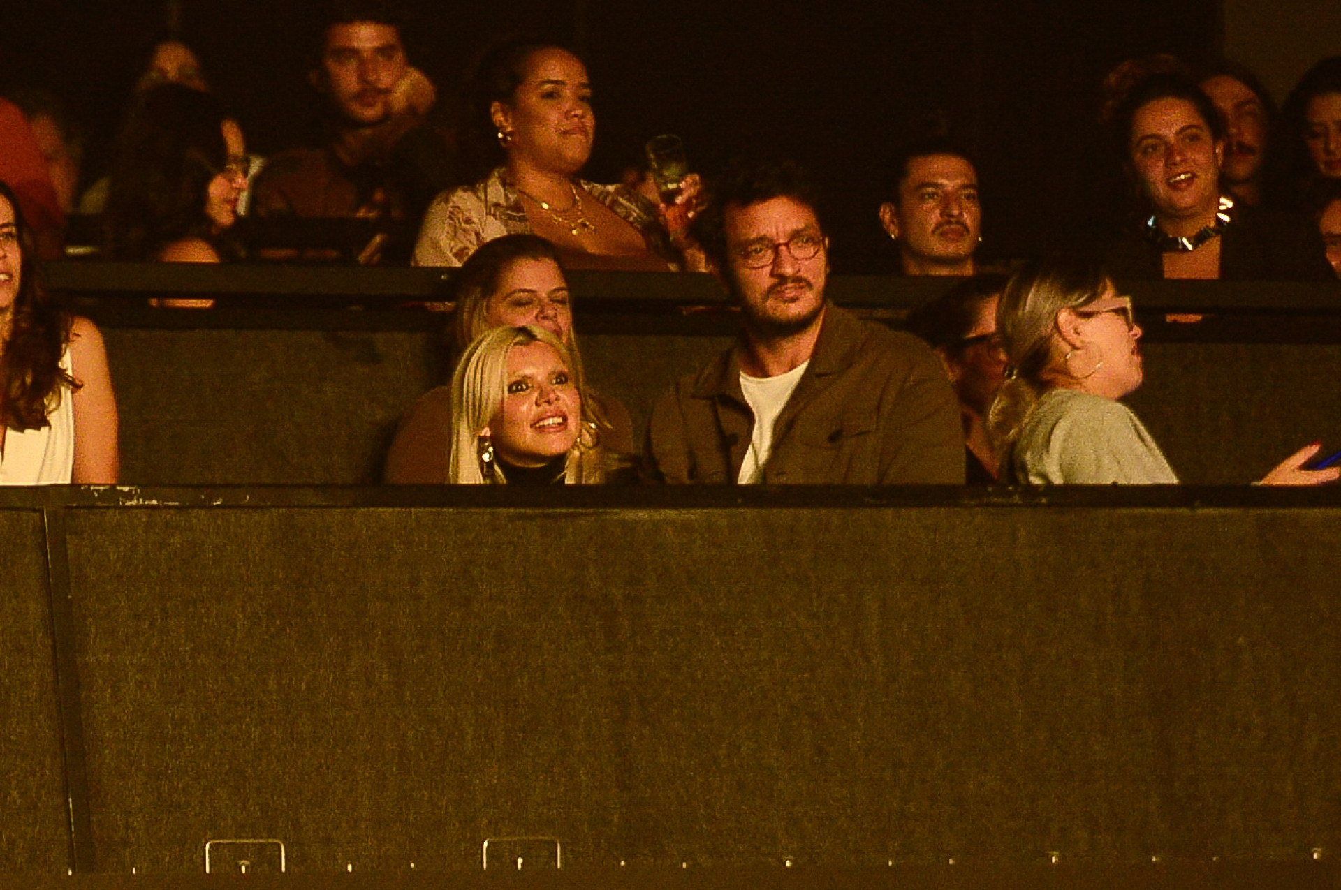 Duda Beat e Allan Souza Lima assistem ao show de Samuel Rosa juntinhos -  Eduardo Martins / Brazil News