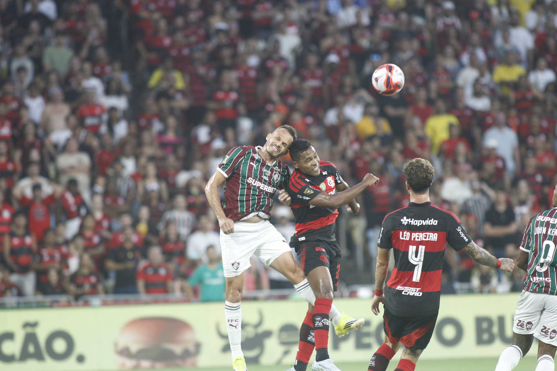 Fluminense e Flamengo se enfrentam neste domingo (8), no Maracan&atilde;, pela final do Campeonato Carioca - Reginaldo Pimenta / Ag&ecirc;ncia O Dia