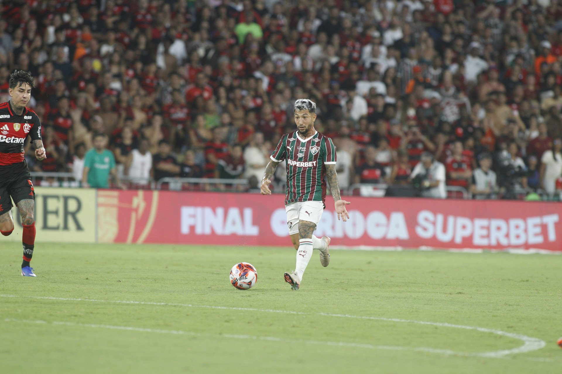 Fluminense e Flamengo se enfrentam neste domingo (8), no Maracan&atilde;, pela final do Campeonato Carioca - Reginaldo Pimenta / Ag&ecirc;ncia O Dia