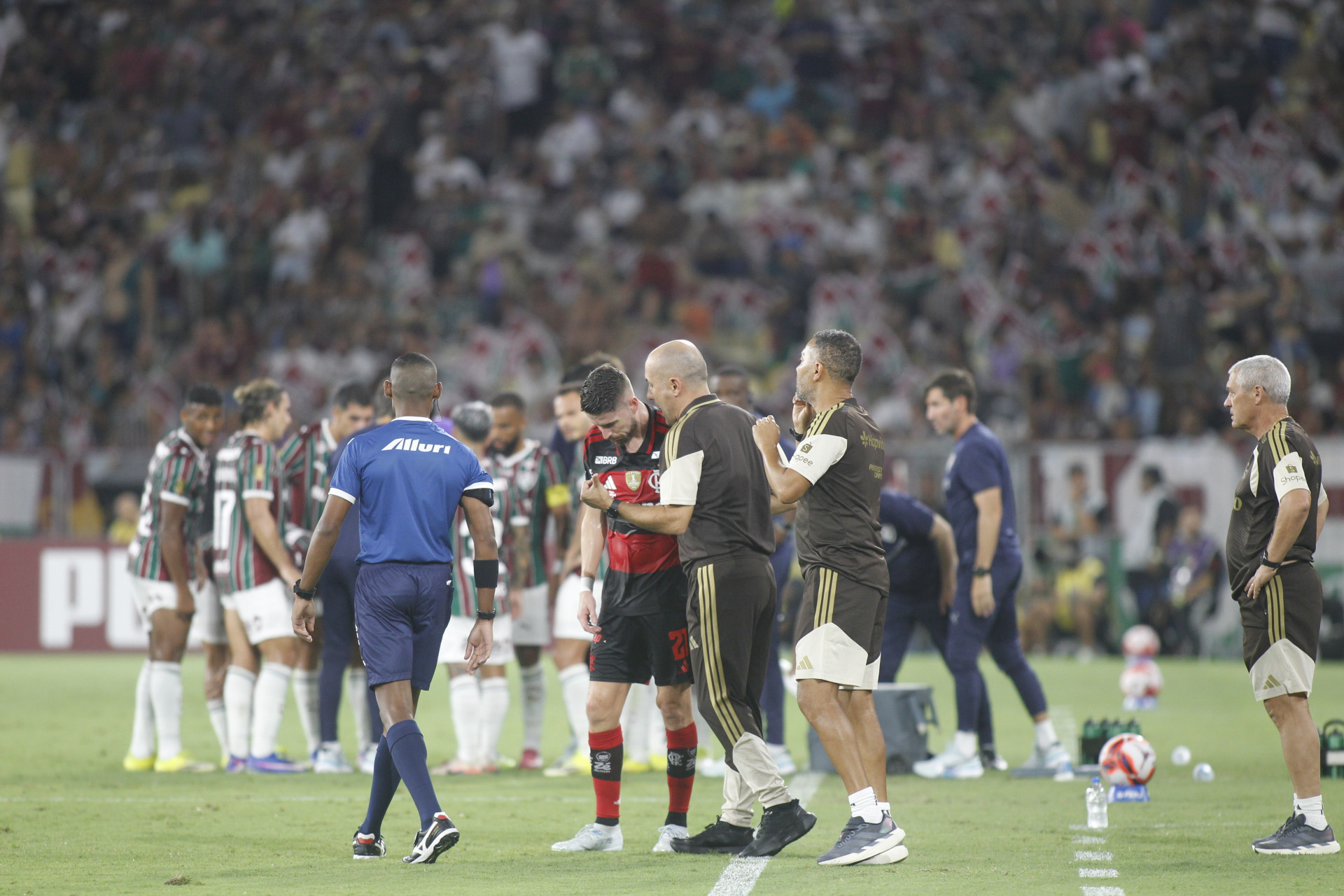 Fluminense e Flamengo se enfrentam neste domingo (8), no Maracan&atilde;, pela final do Campeonato Carioca - Reginaldo Pimenta / Ag&ecirc;ncia O Dia