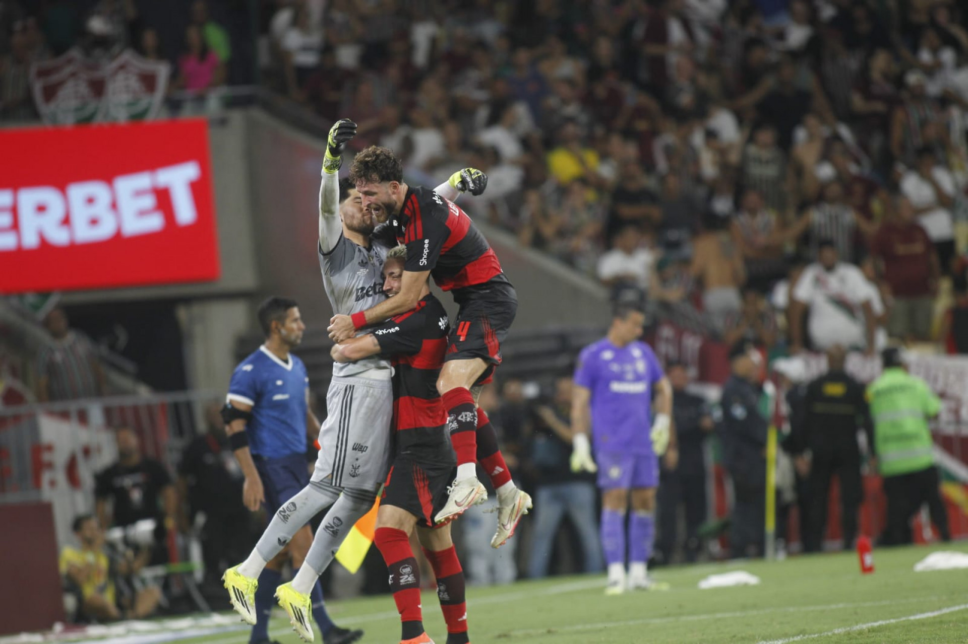 Rossi foi o herói do 40º título carioca do Flamengo - Reginaldo Pimenta / Agência O Dia