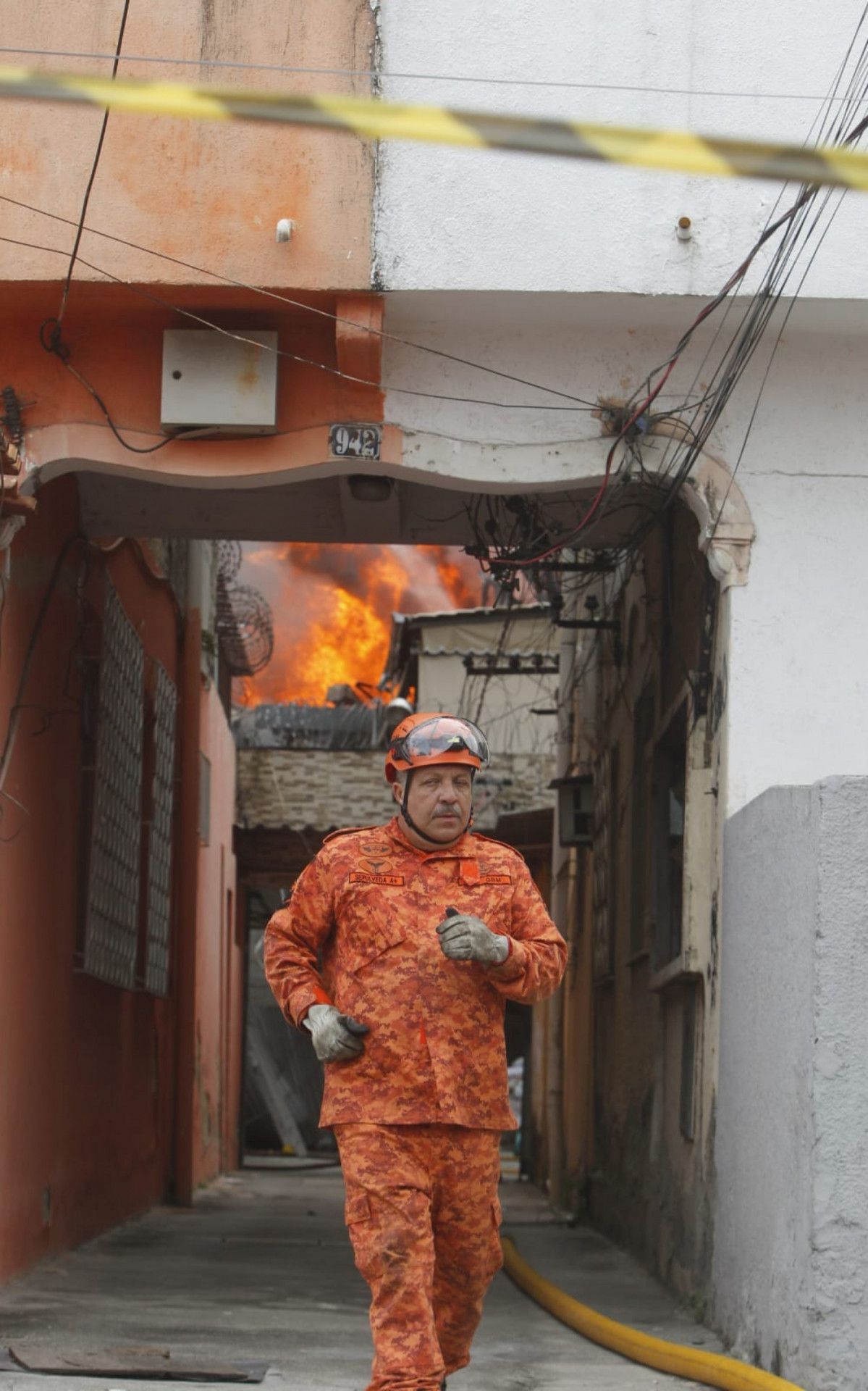 Bombeiros foram acionados por volta das 6h50