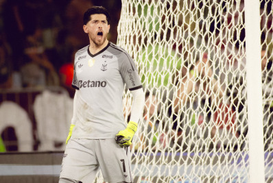 Rossi consolida fama de pegador de pênaltis e é herói do Flamengo mais uma vez