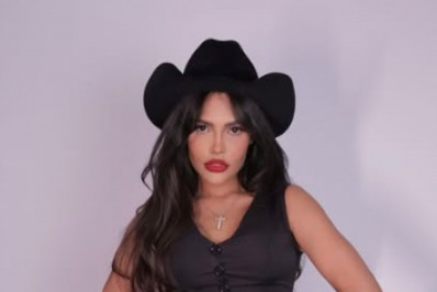 Ex-BBB Flay se manifesta após motociclista morrer em acidente com ônibus de sua equipe