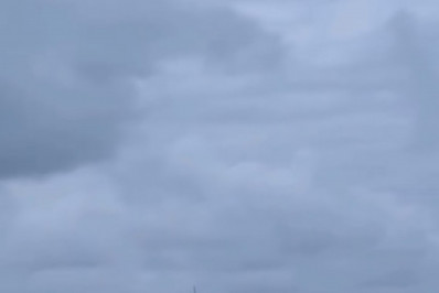 Embarcação da Marinha encalha em praia na Zona Sudoeste