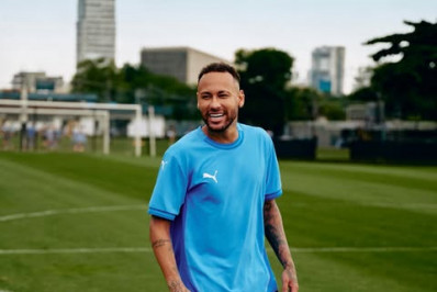 Curtida de Neymar em fotos sensuais de modelo francesa viraliza