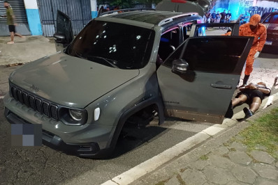 Dois suspeitos morrem e um terceiro fica ferido em confronto com a PRF próximo ao Sambódromo