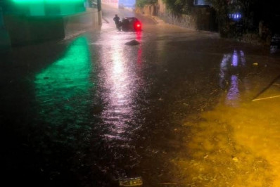 Temporal deixa bairros alagados em Angra e Mangaratiba