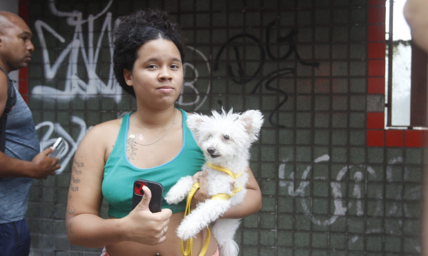 Moradores mostram alívio após salvarem pets de incêndio em Ramos: 'Com vida, graças a Deus'