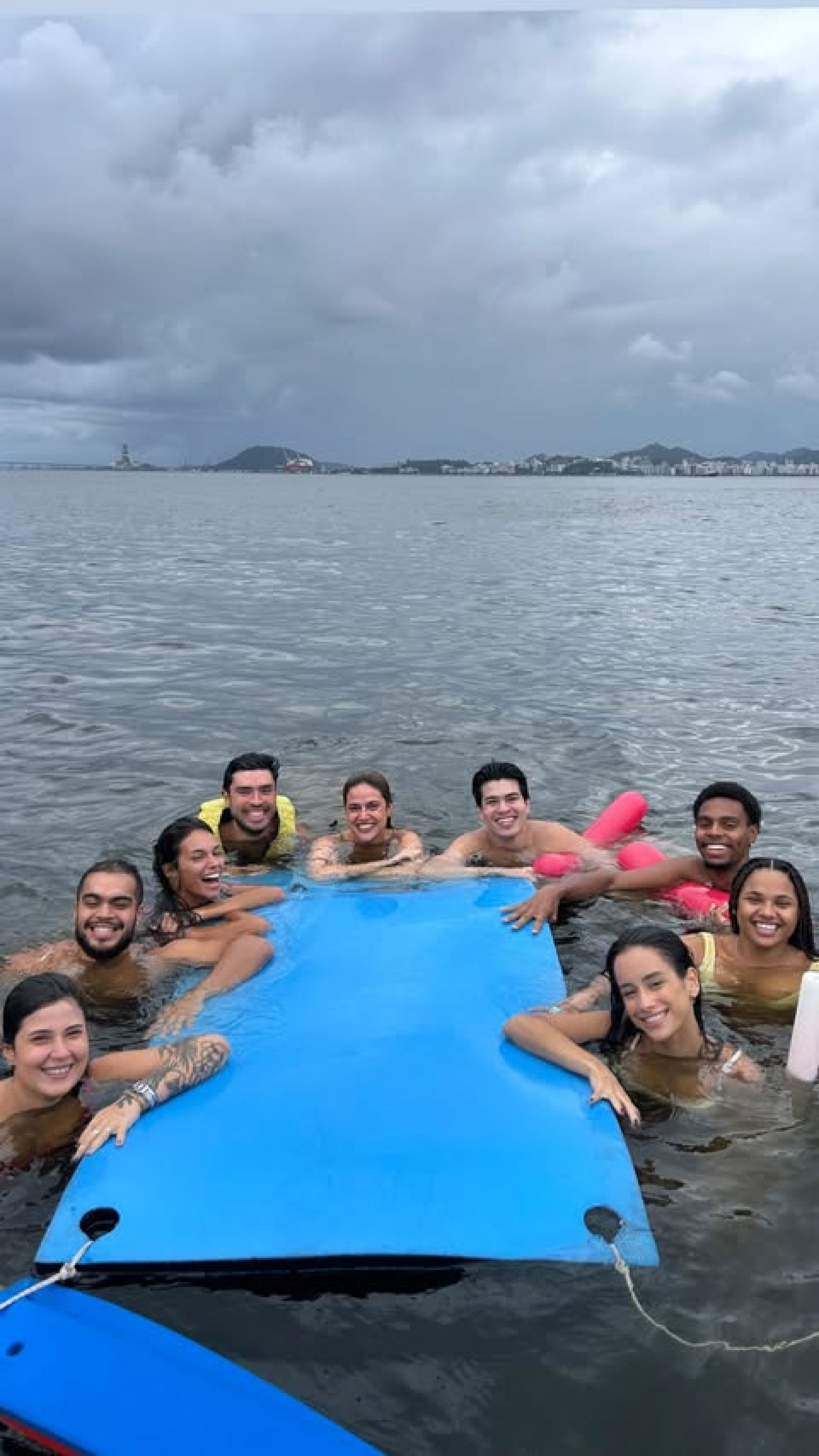 Alane Dias celebra 27 anos em passeio de barco com Fran Gil e amigos - Reprodução Instagram