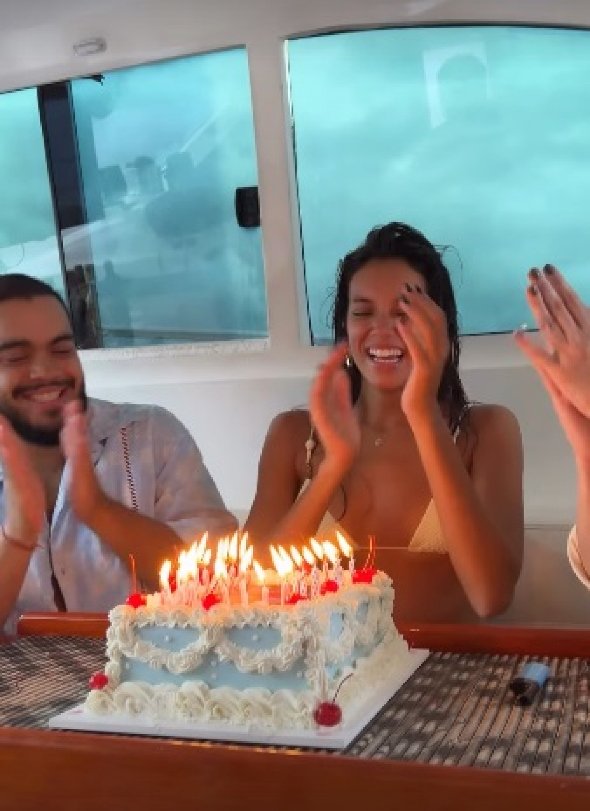 Alane Dias celebra 27 anos em passeio de barco com Fran Gil e amigos - Reprodução Instagram