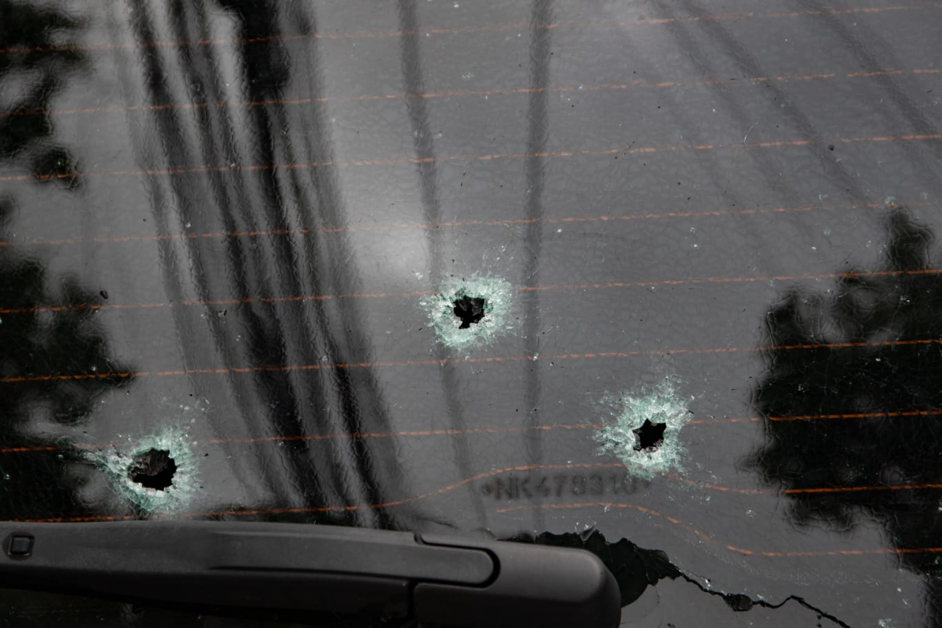 Carro usado pelos criminosos foi levado para a 18ª DP (Praça da Bandeira)  - Érica Martin / Agência O Dia