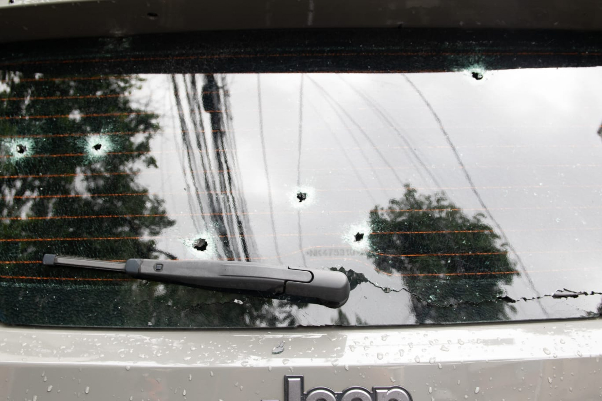 Carro usado pelos criminosos foi levado para a 18ª DP (Praça da Bandeira)  - Érica Martin / Agência O Dia