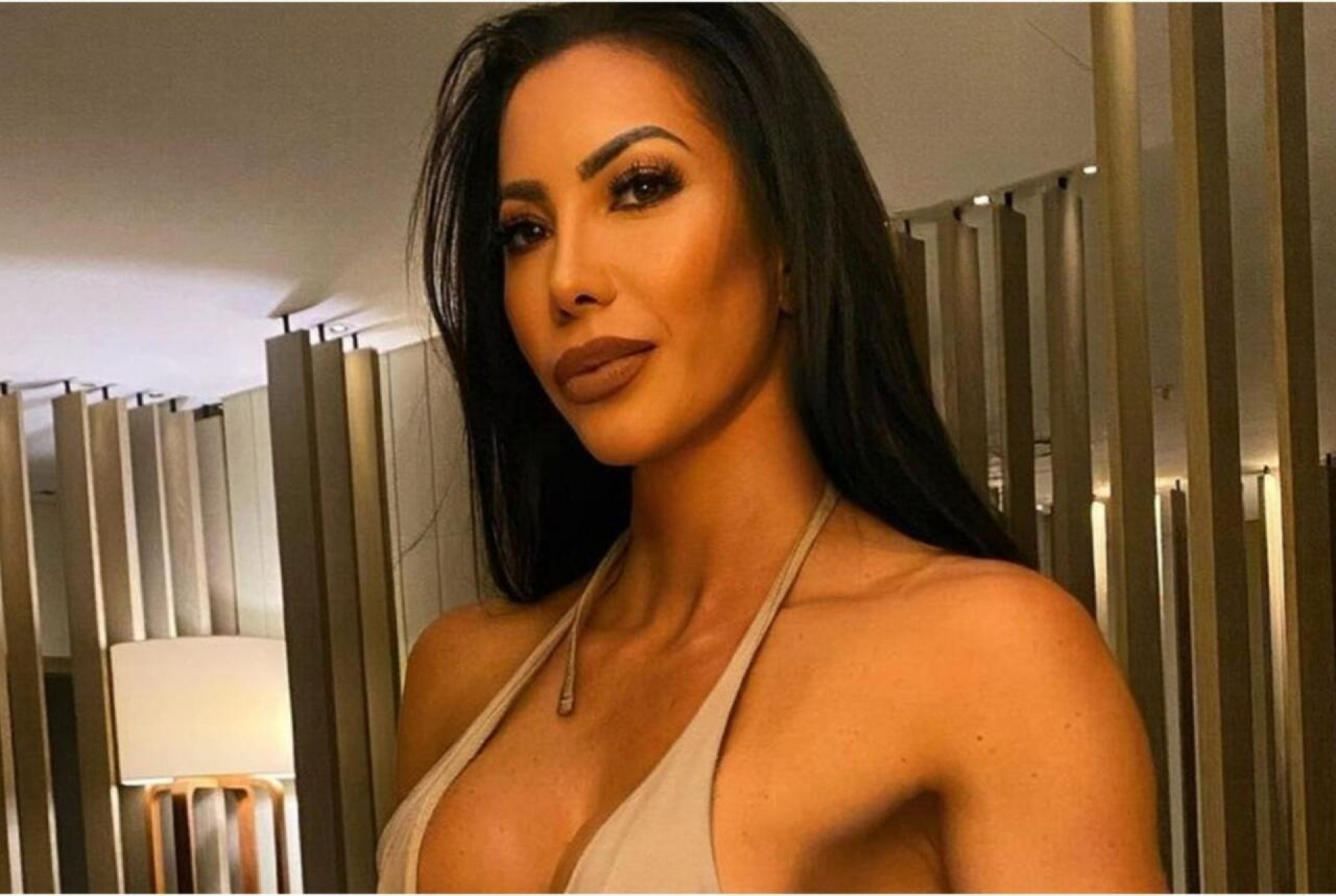 Ex-affair e m&atilde;e de filho de Ronaldo Fen&ocirc;meno entra em site adulto